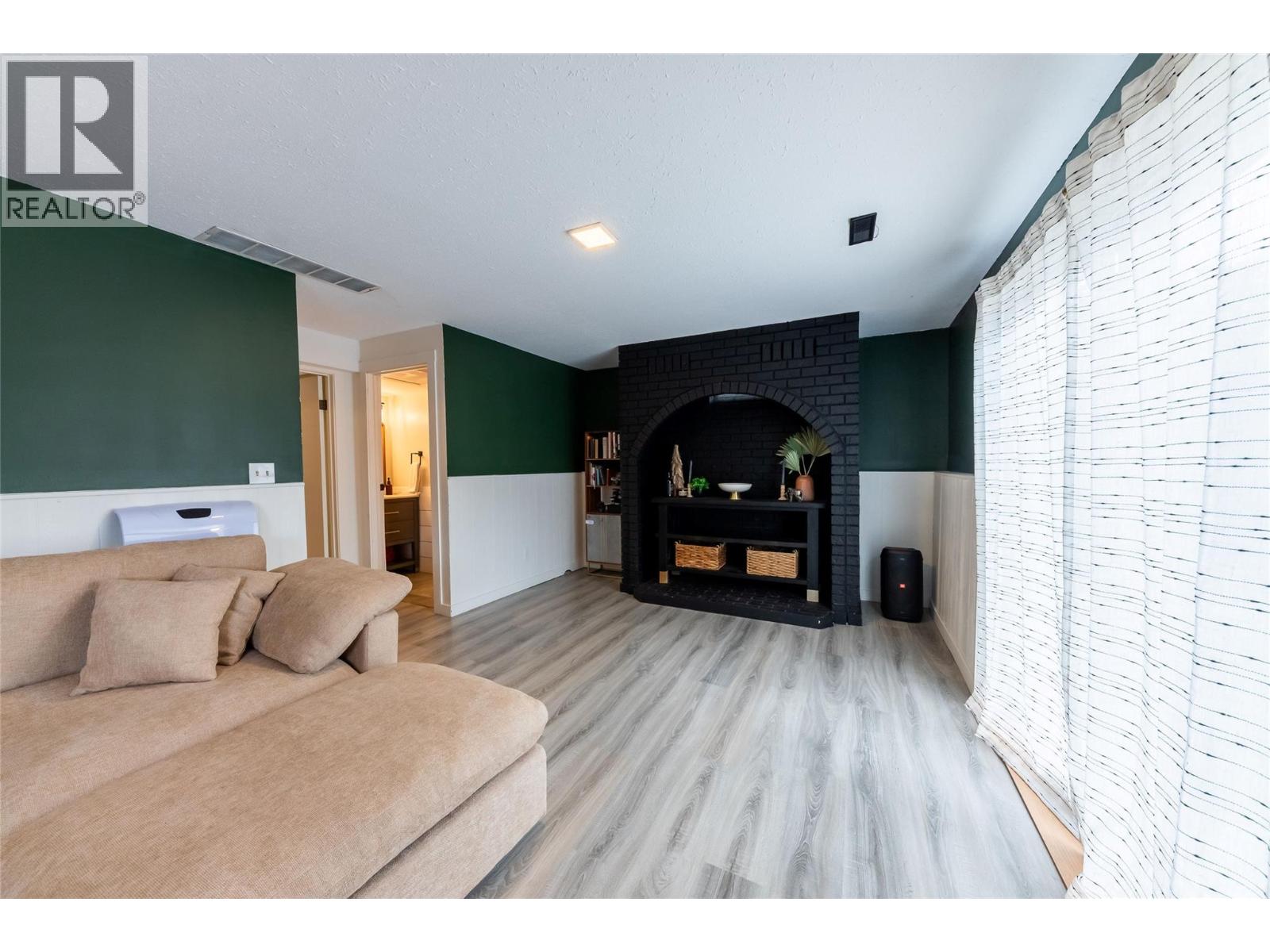 2308 OMINECA Drive - 44