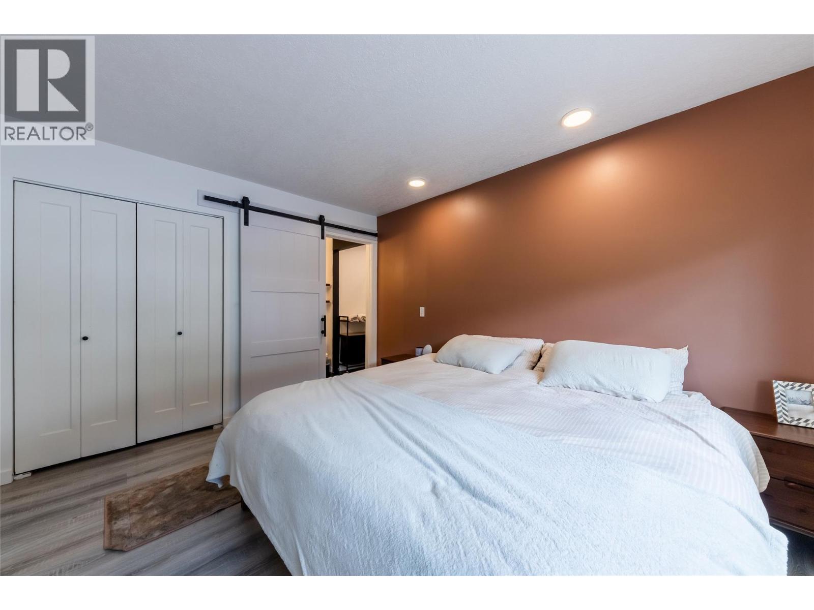 2308 OMINECA Drive - 28