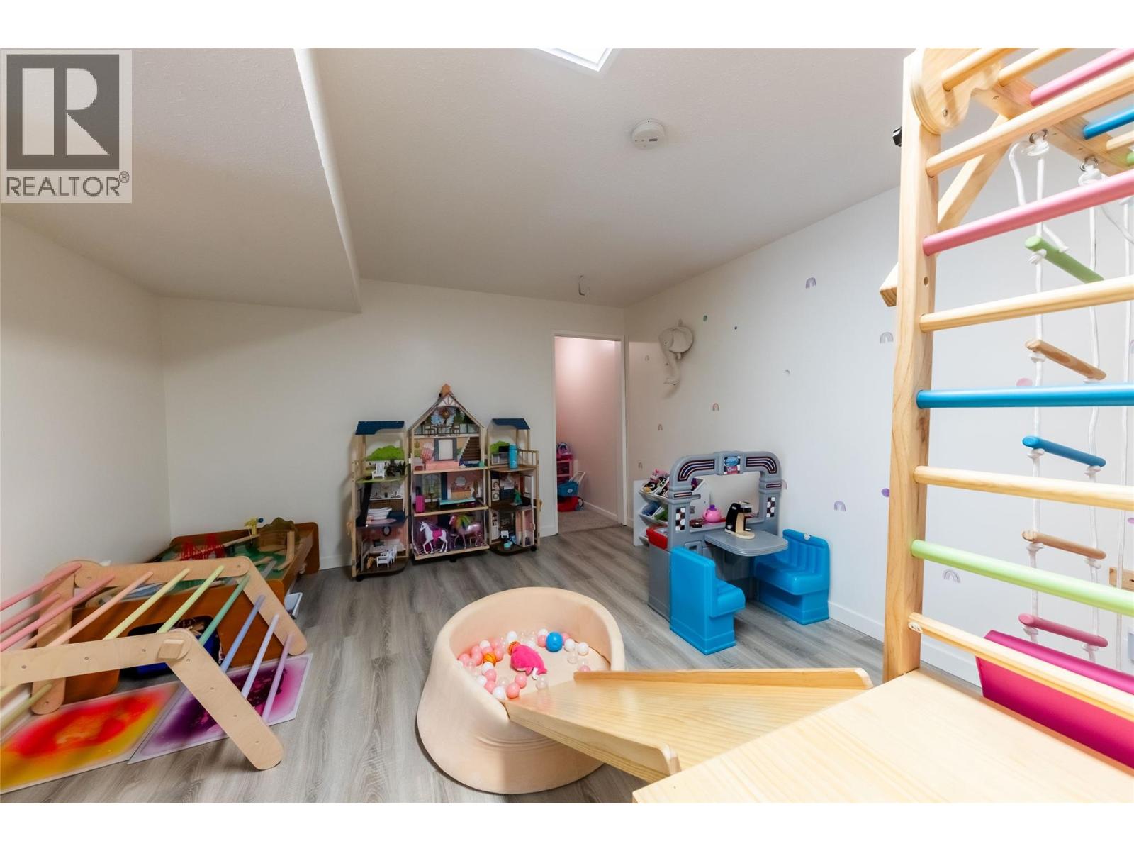 2308 OMINECA Drive - 49