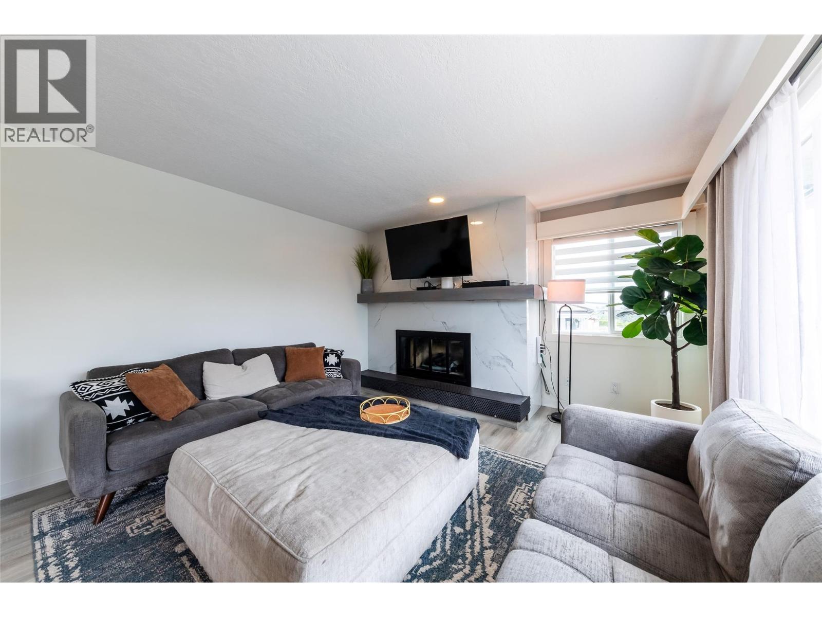 2308 OMINECA Drive - 8