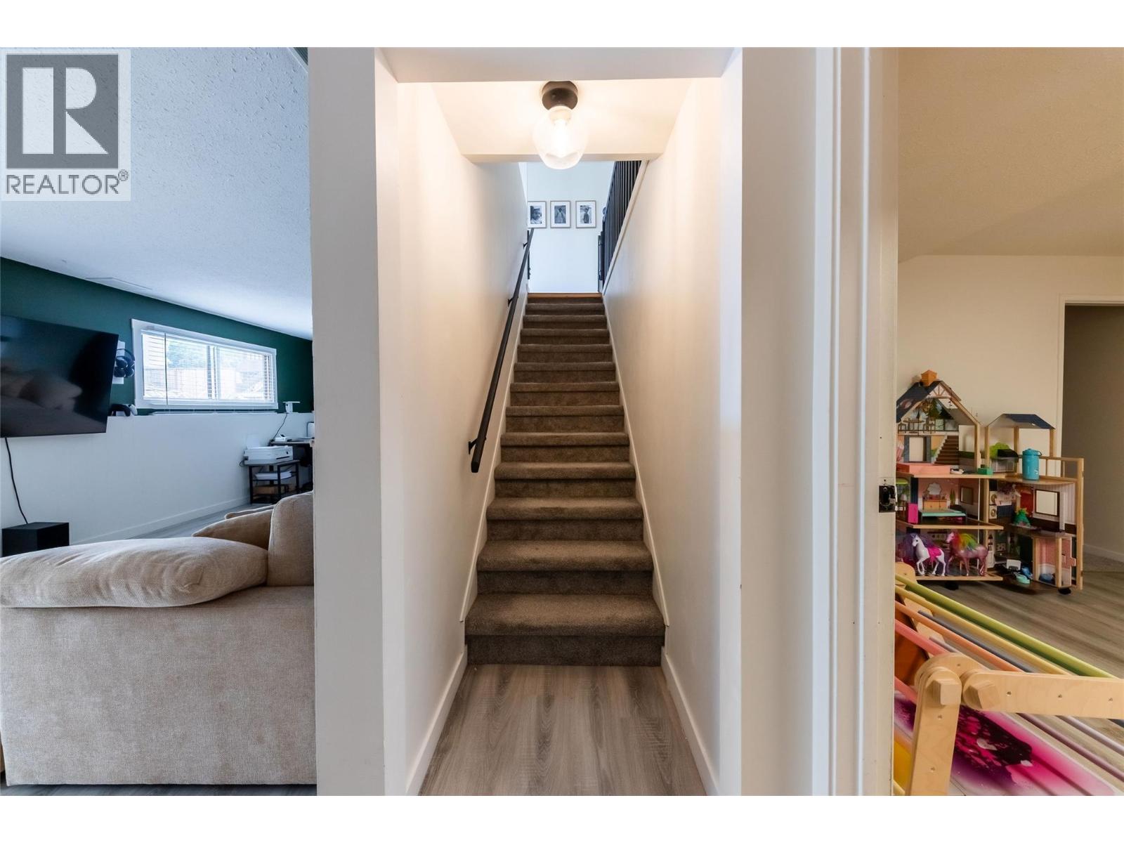 2308 OMINECA Drive - 40