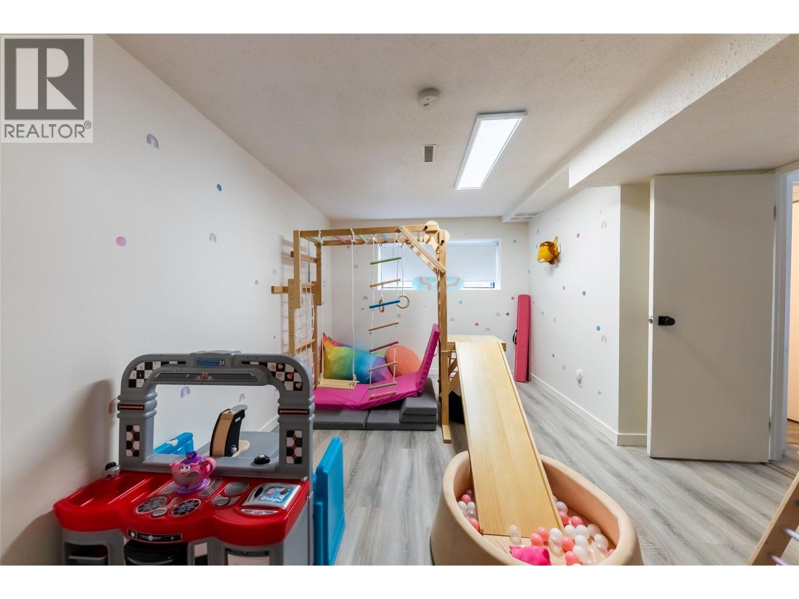 2308 OMINECA Drive - 47