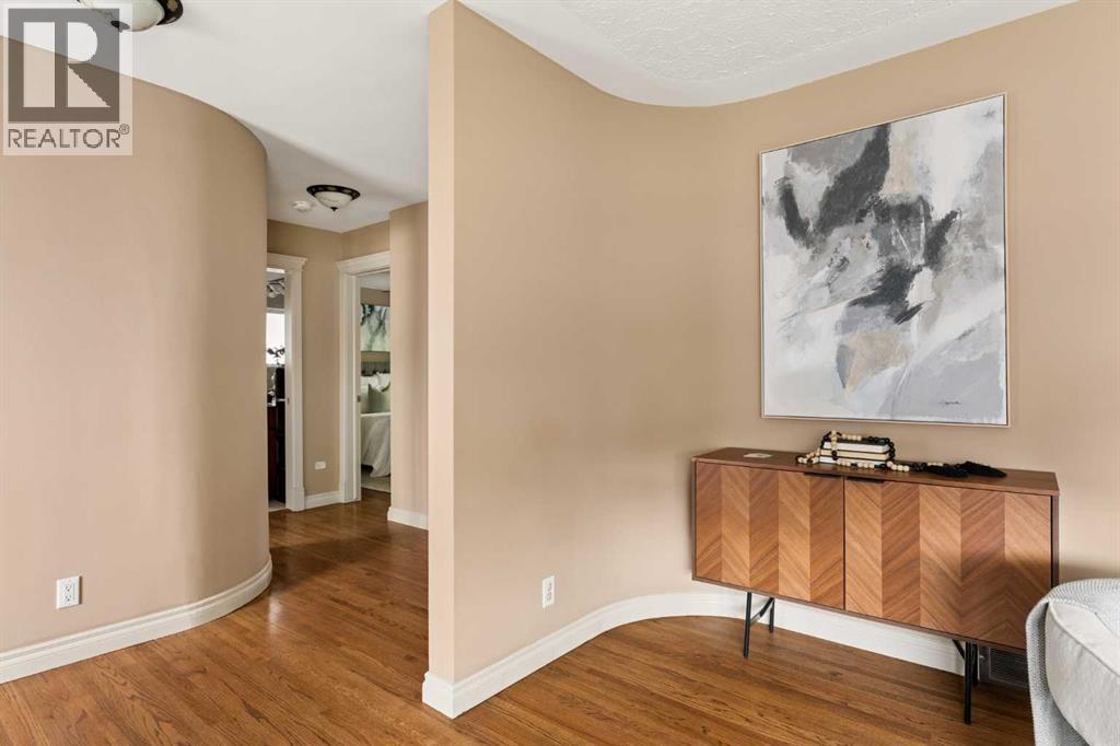Hallway to bedrooms and bath