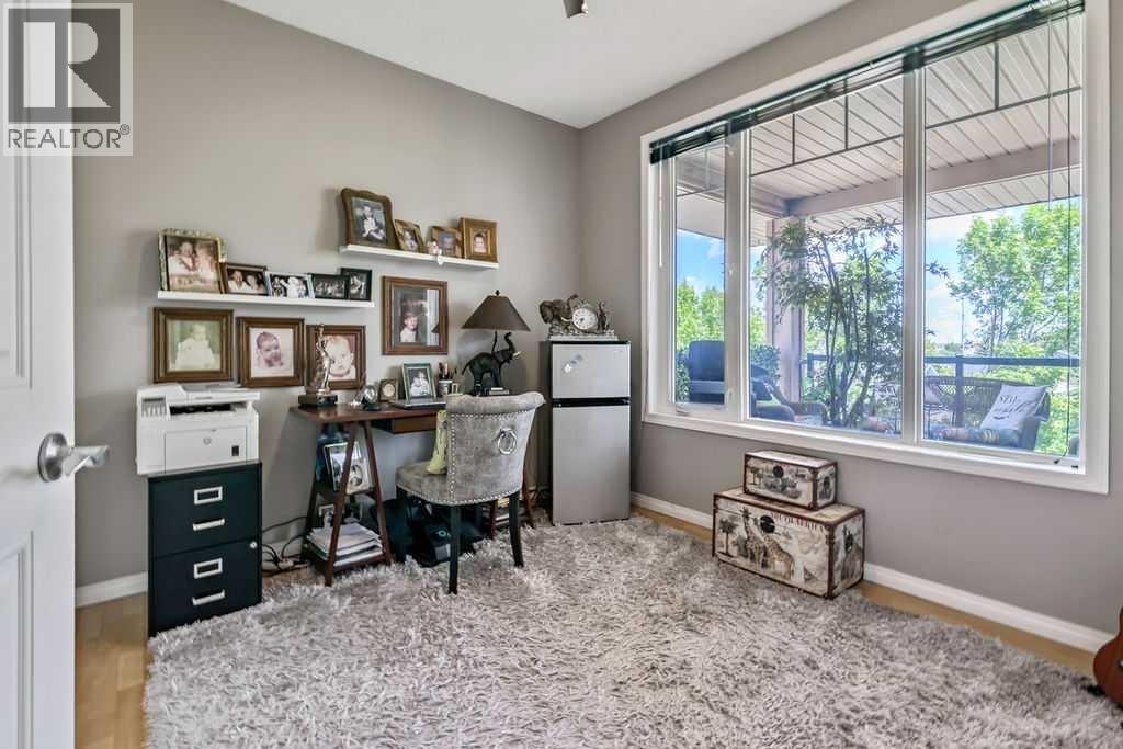 Second bedroom/office/den