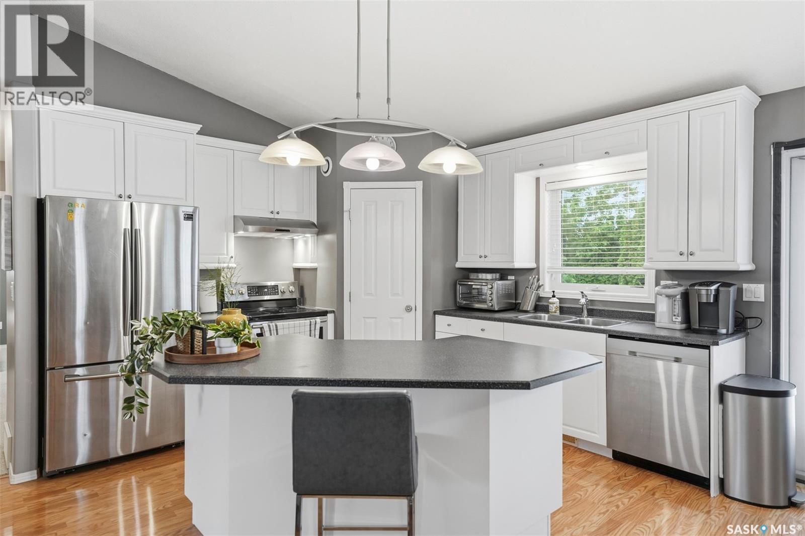 738 Wright CRESCENT — photo 14