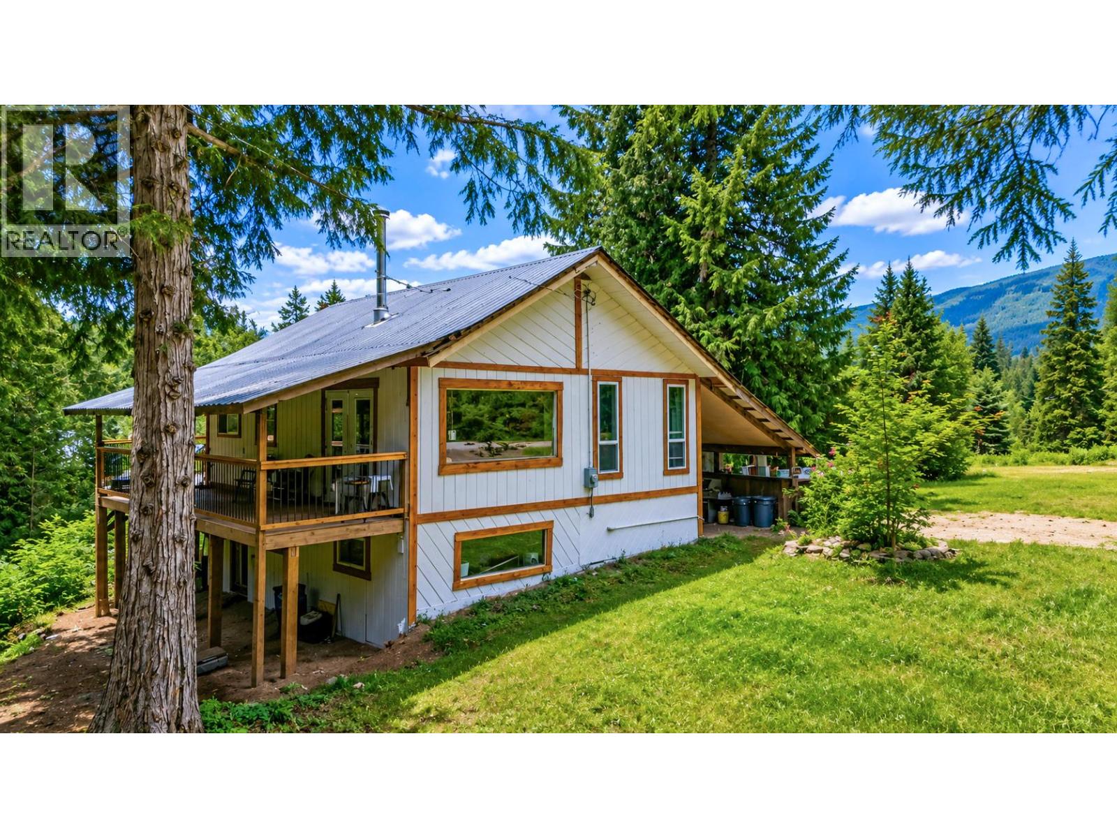  4752 Lybarger Road, Malakwa