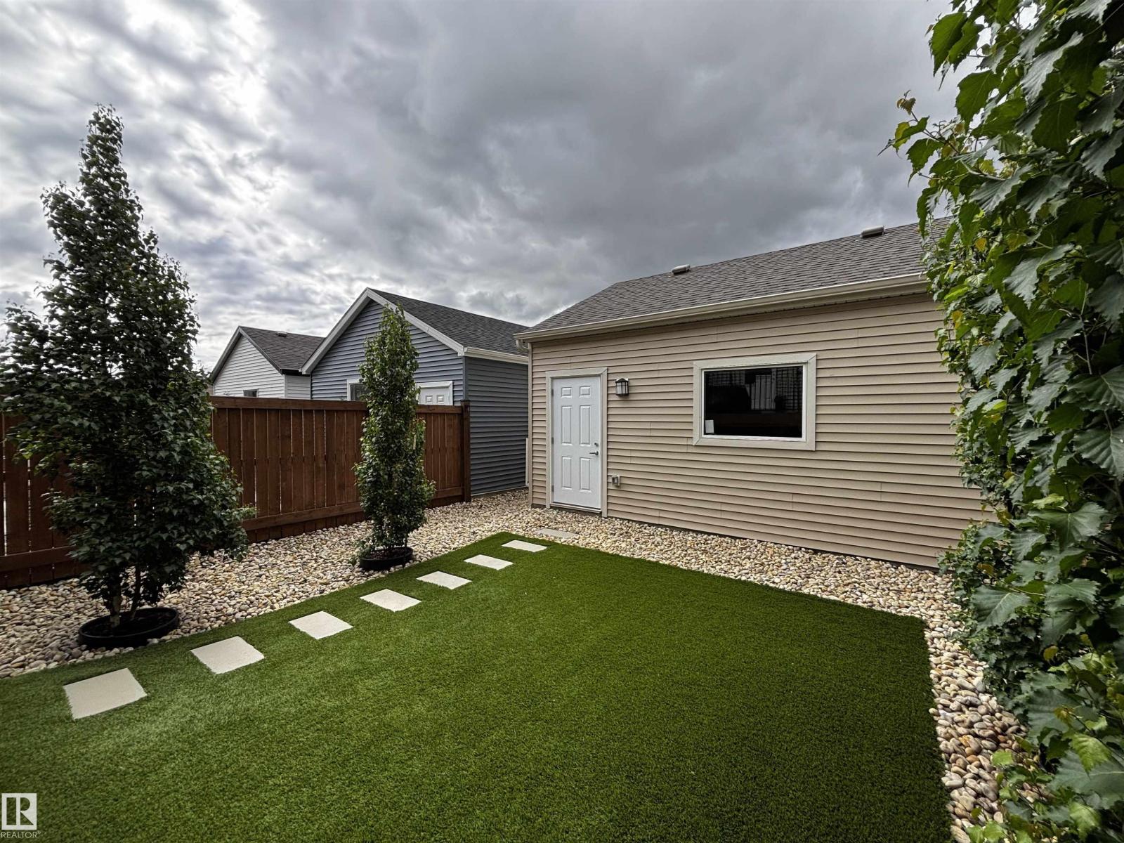 5281 Edgemont BV NW — photo 32