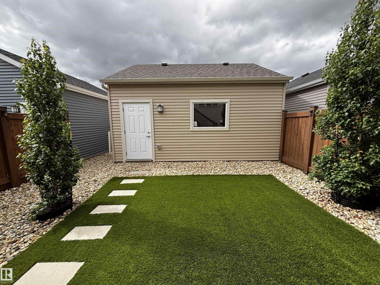 5281 Edgemont BV NW — photo 33