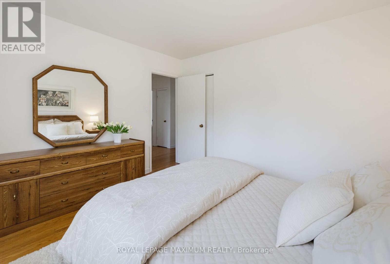41 STRATHAVON DRIVE - 17