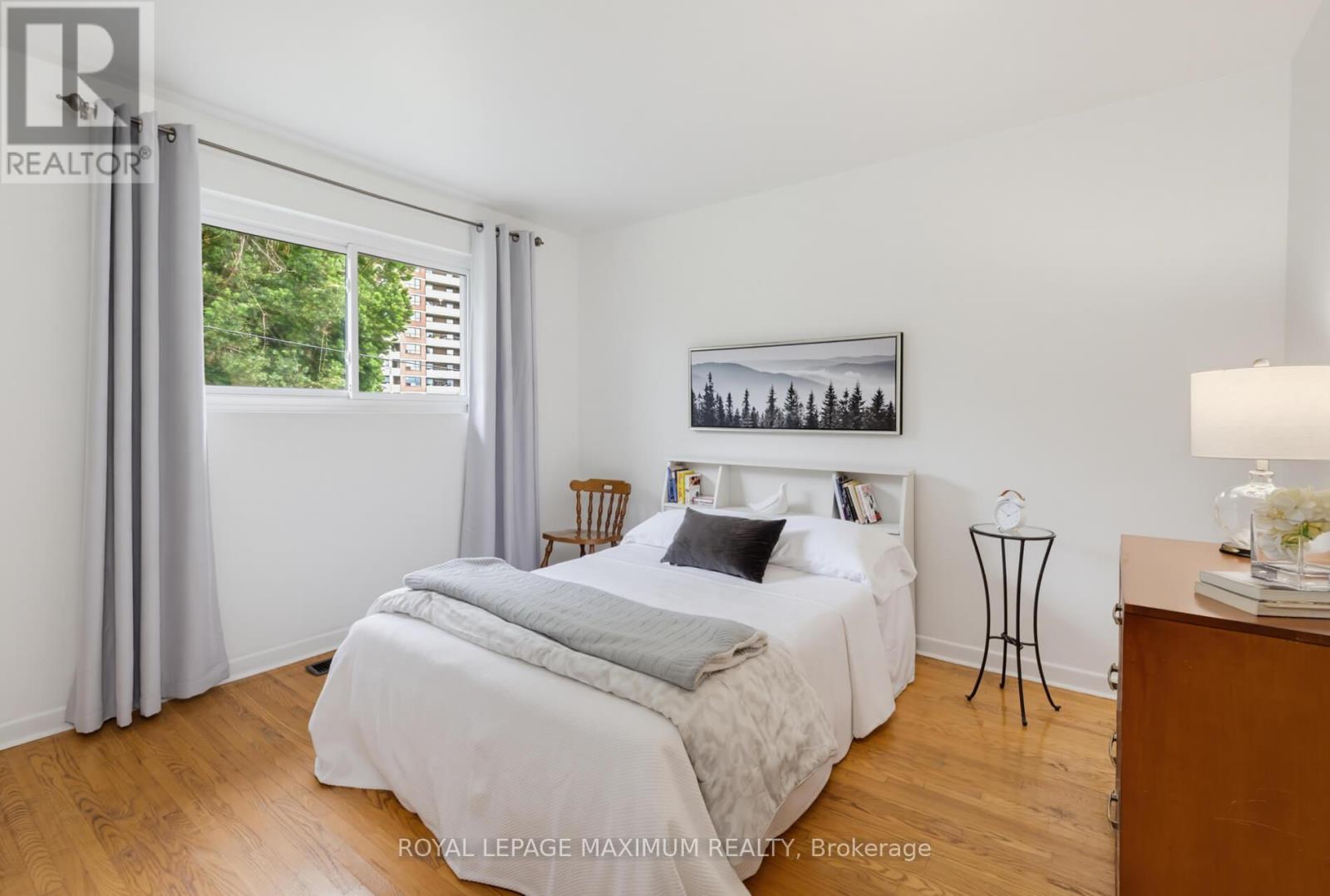 41 STRATHAVON DRIVE - 20
