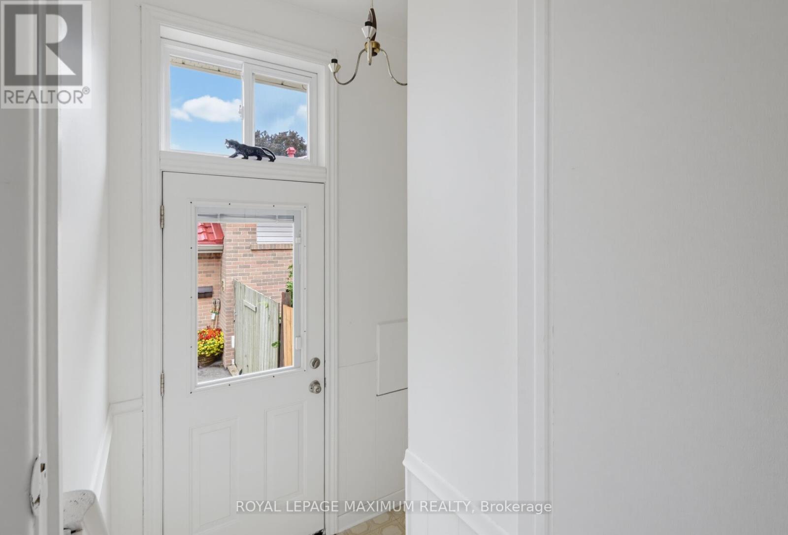 41 STRATHAVON DRIVE - 21