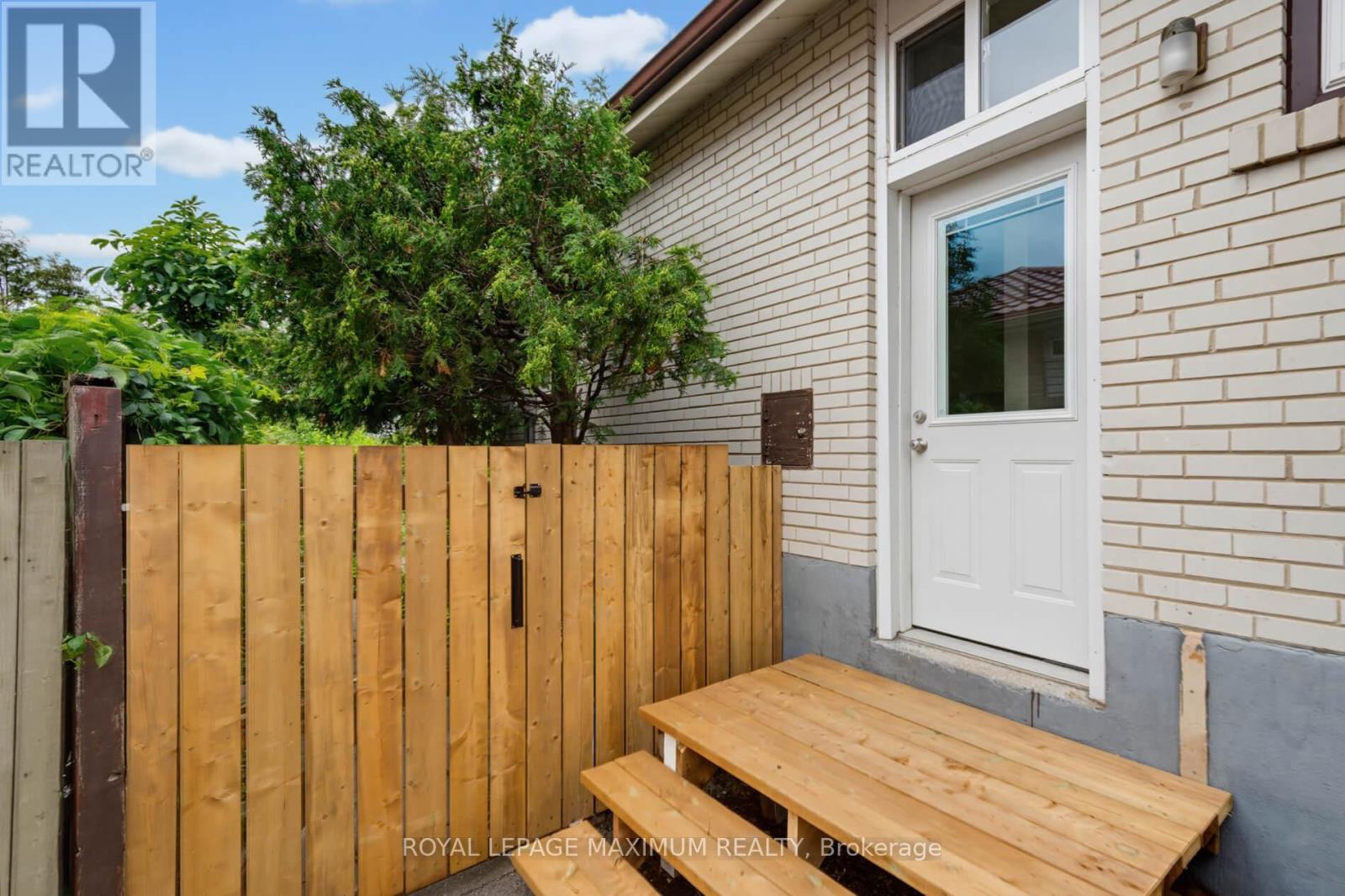 41 STRATHAVON DRIVE - 29