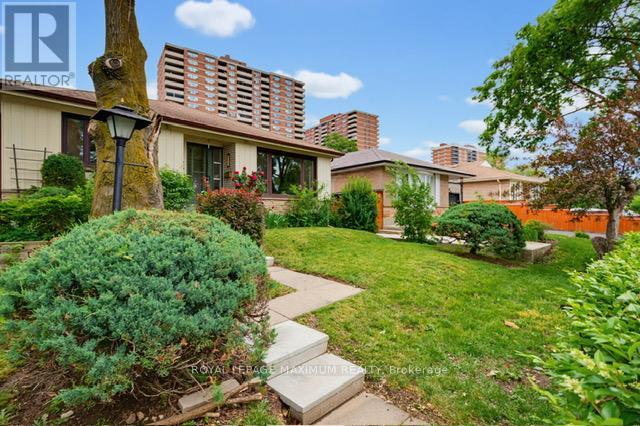 41 STRATHAVON DRIVE - 3