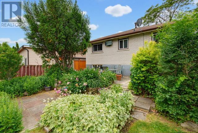 41 STRATHAVON DRIVE - 31