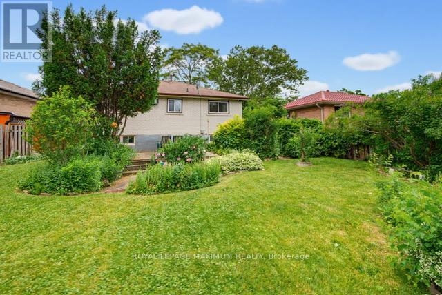 41 STRATHAVON DRIVE - 33