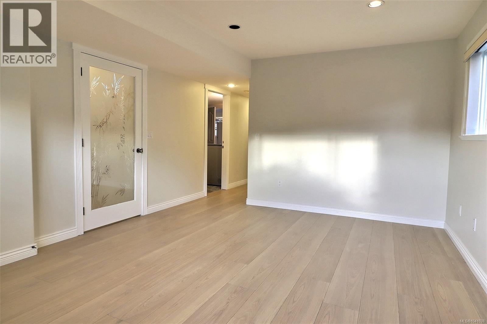 6593 Kestrel Cres - 16