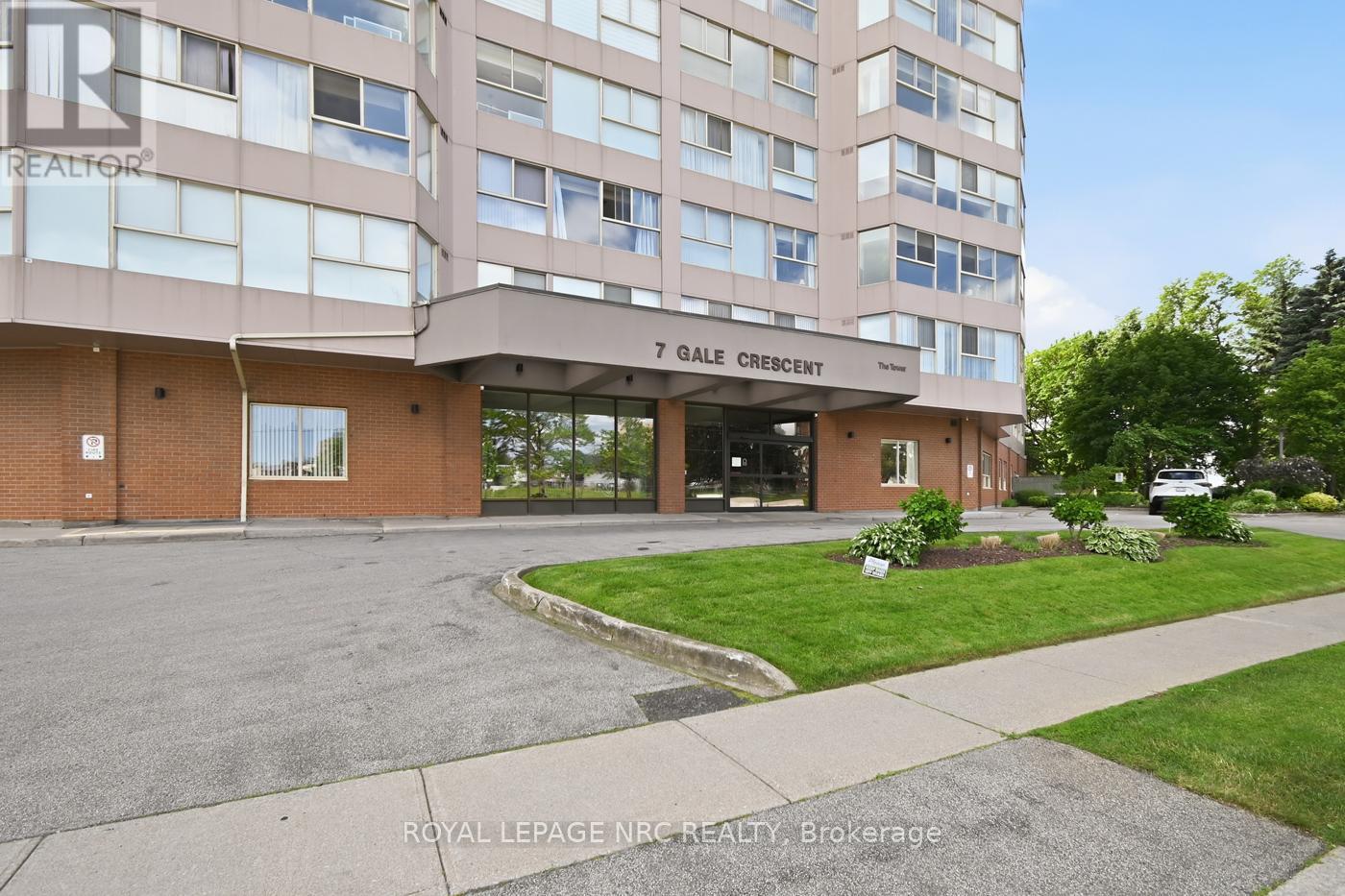 #1106 7 GALE CRESCENT N - 1