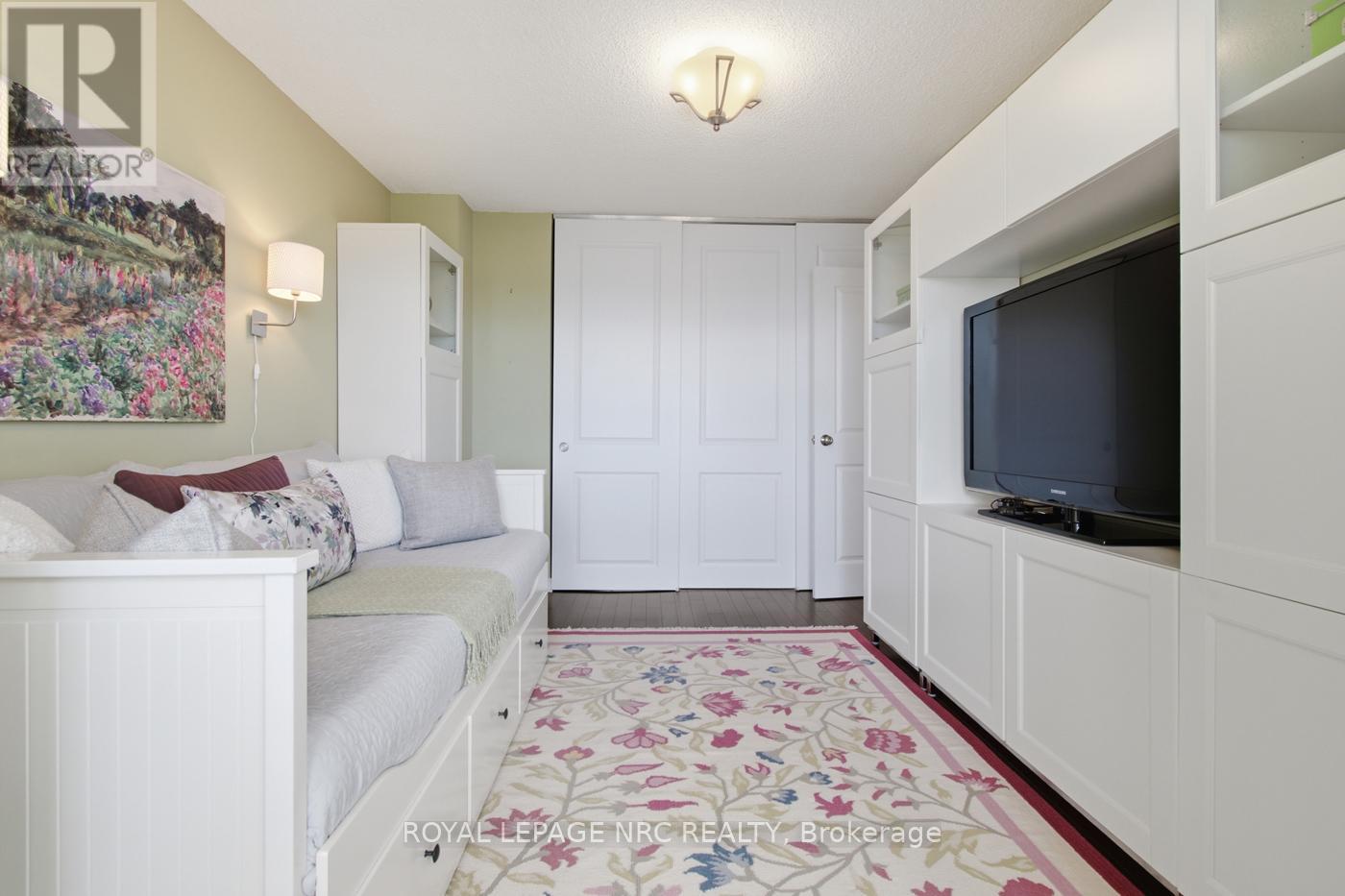#1106 7 GALE CRESCENT N - 15