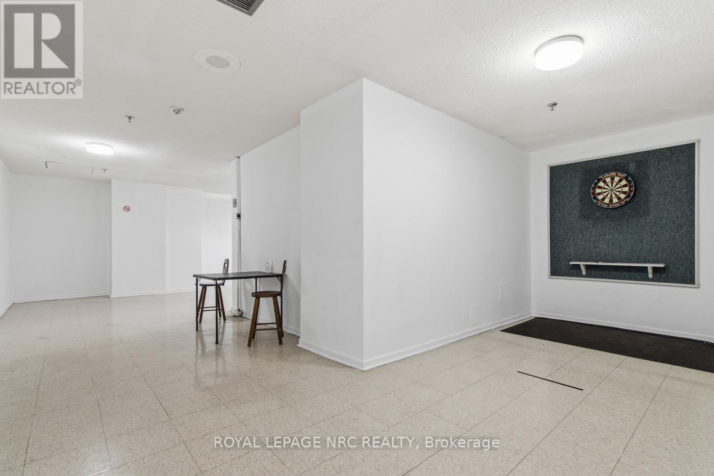 #1106 7 GALE CRESCENT N - 23
