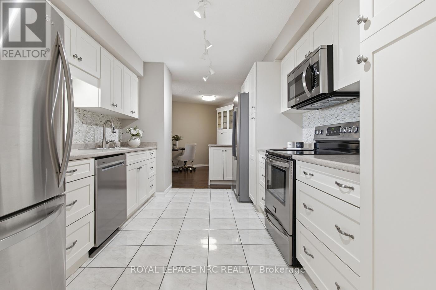 #1106 7 GALE CRESCENT N - 3