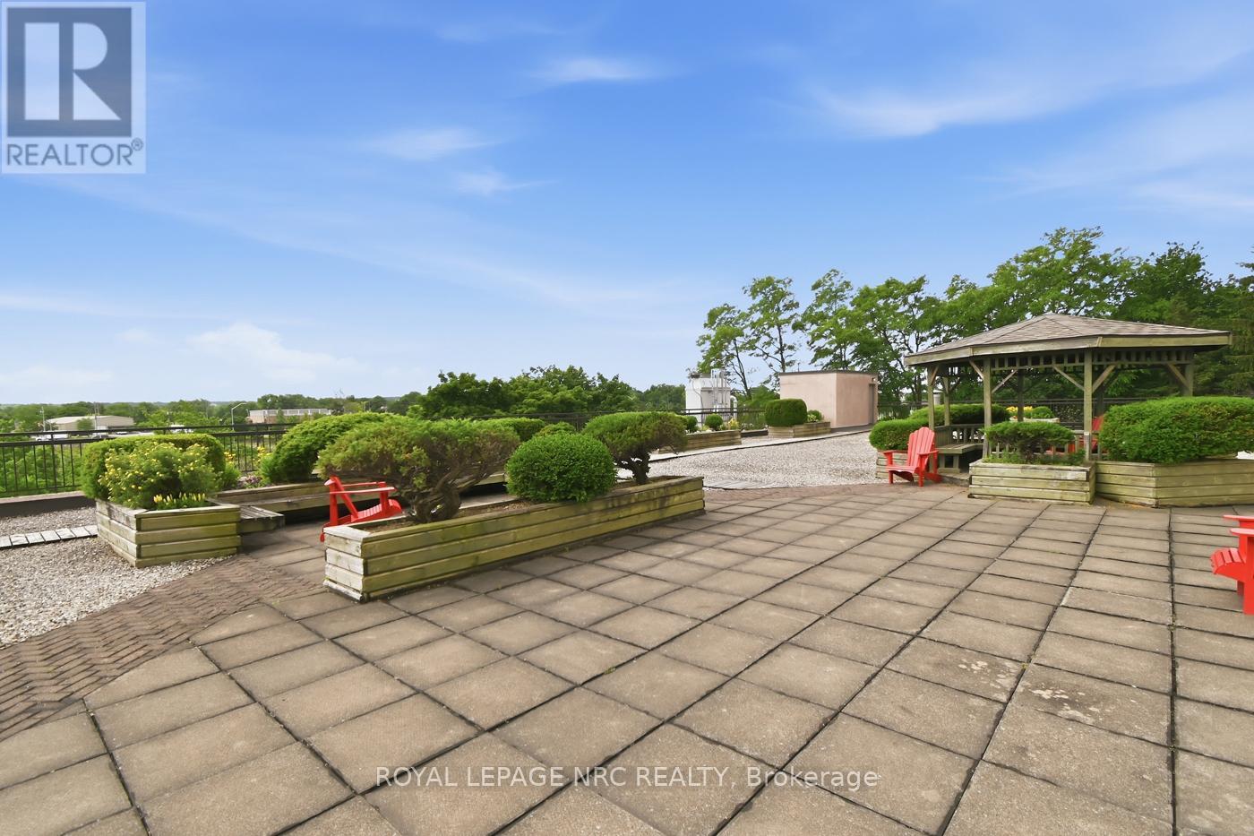 #1106 7 GALE CRESCENT N - 35