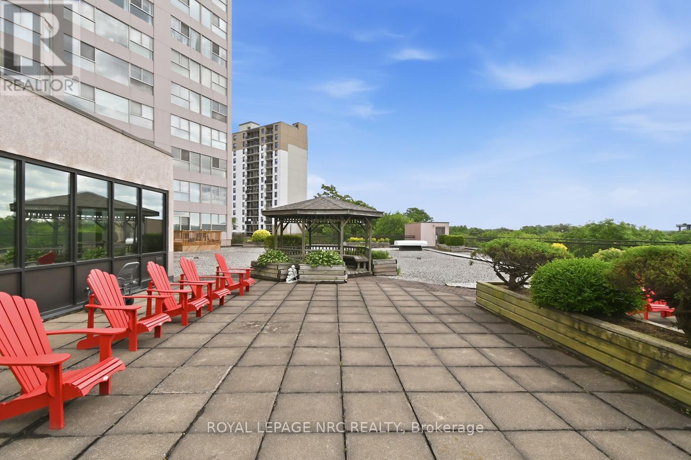 #1106 7 GALE CRESCENT N - 36