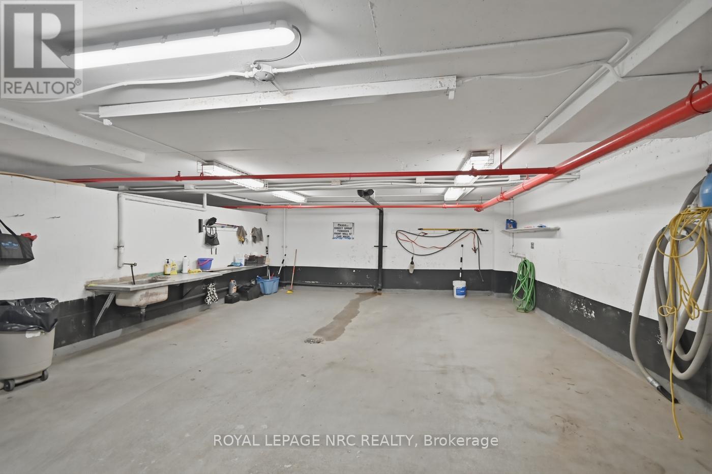 #1106 7 GALE CRESCENT N - 38