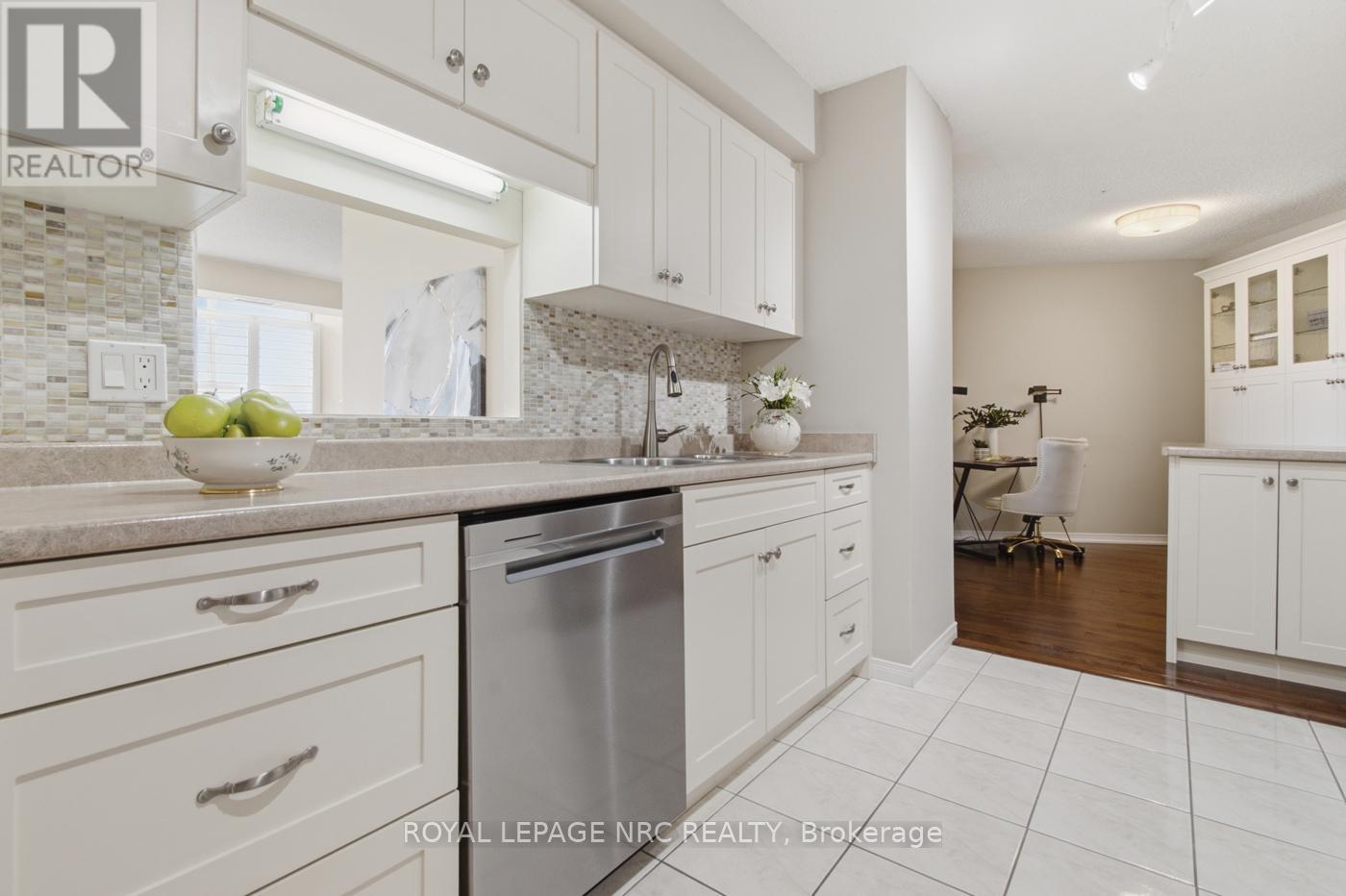 #1106 7 GALE CRESCENT N - 4