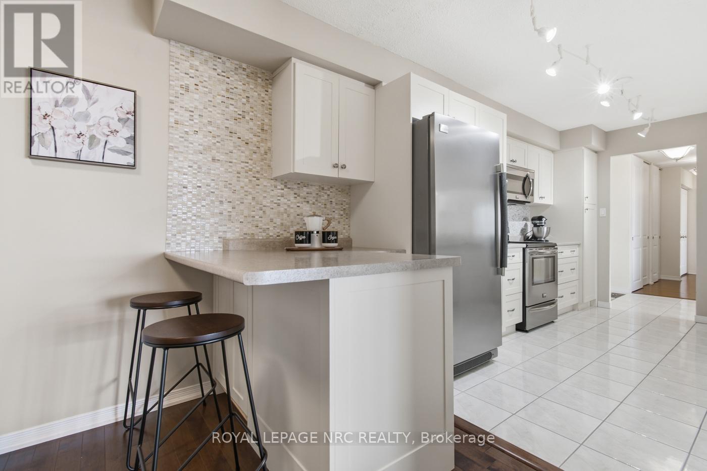 #1106 7 GALE CRESCENT N - 5