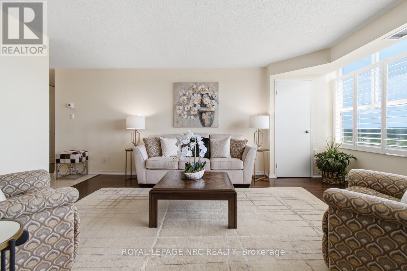 #1106 7 GALE CRESCENT N - 7