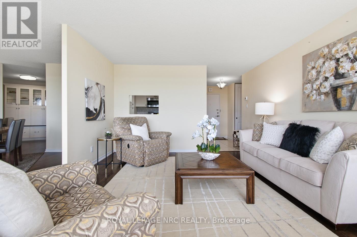 #1106 7 GALE CRESCENT N - 8