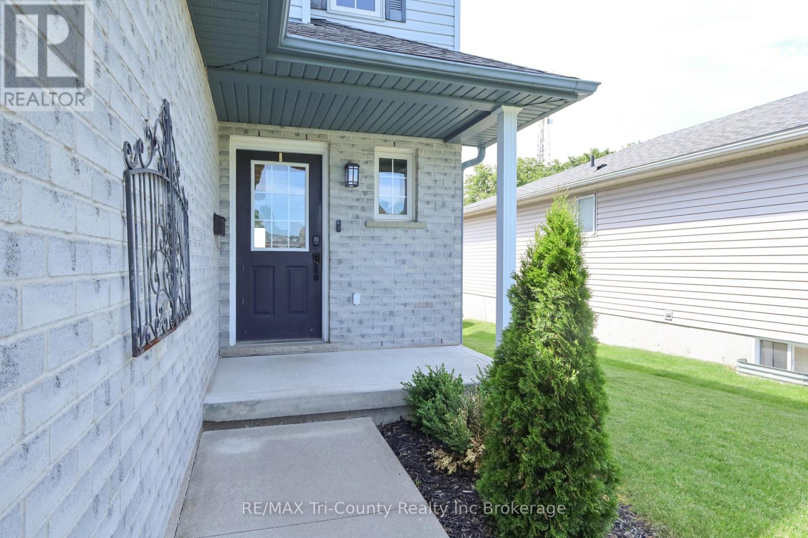 3-bedroom home for sale at 25 HERFORD STREET, Tillsonburg ON · photo 2 of 35