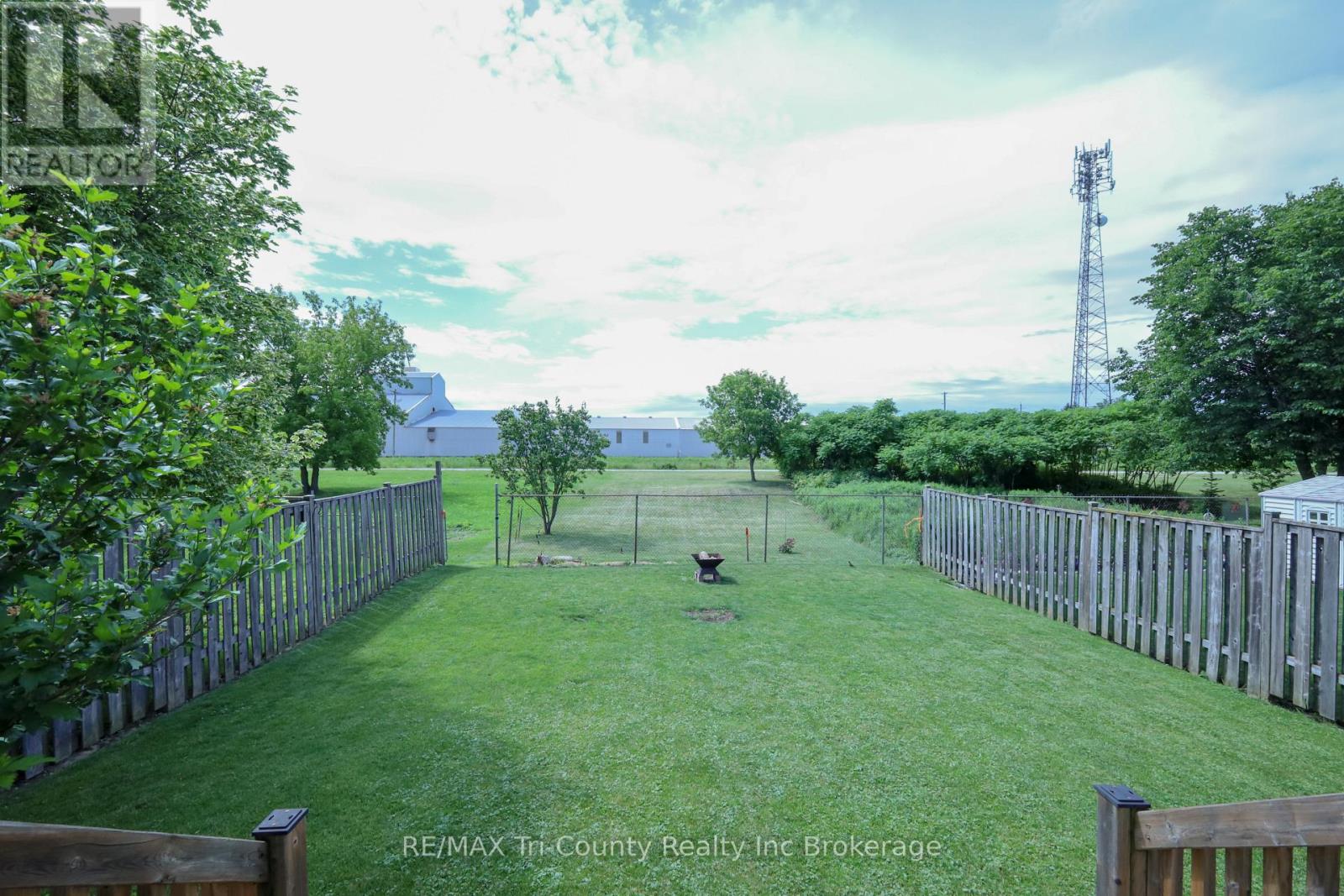 3-bedroom home for sale at 25 HERFORD STREET, Tillsonburg ON · photo 4 of 35