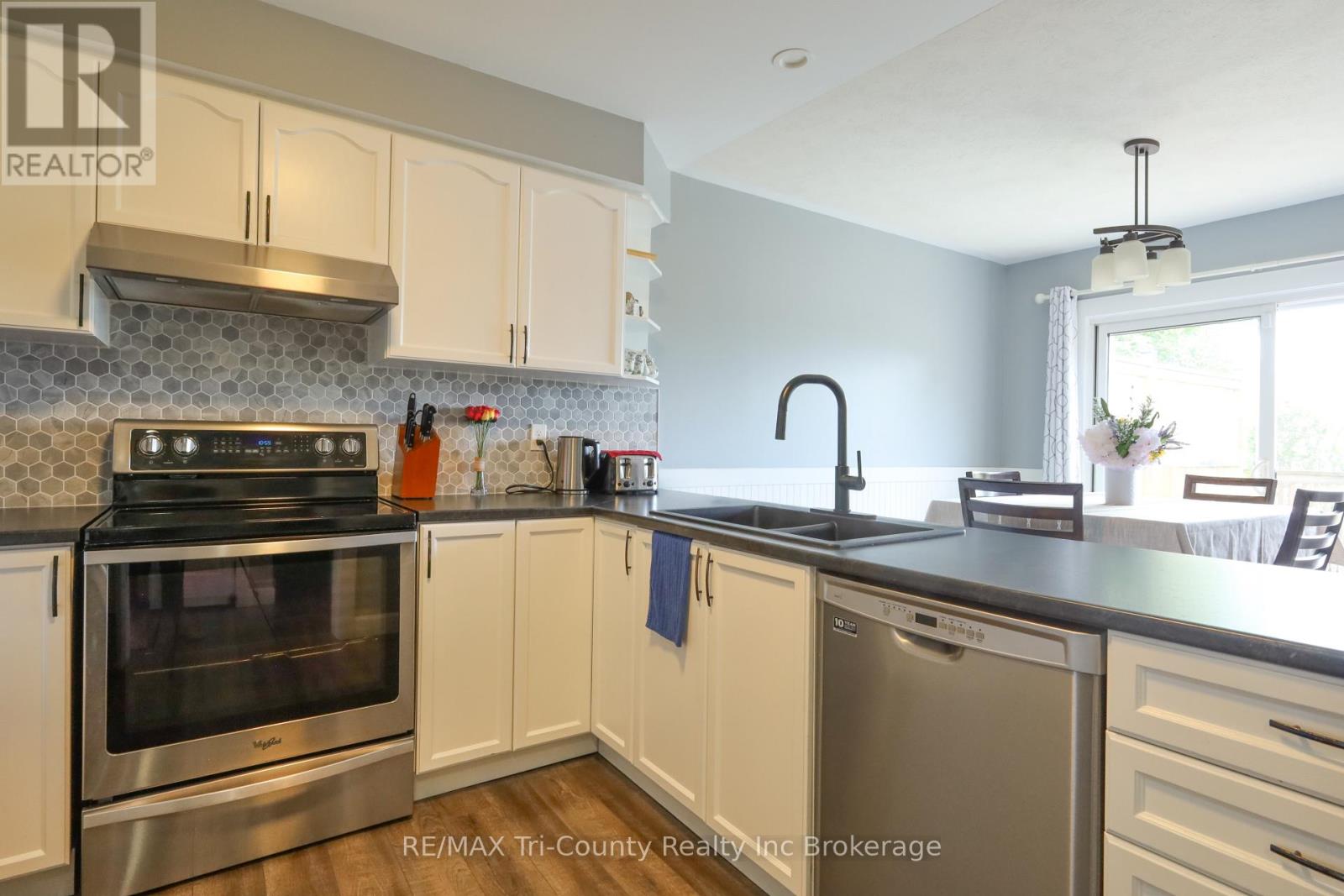 3-bedroom home for sale at 25 HERFORD STREET, Tillsonburg ON · photo 5 of 35