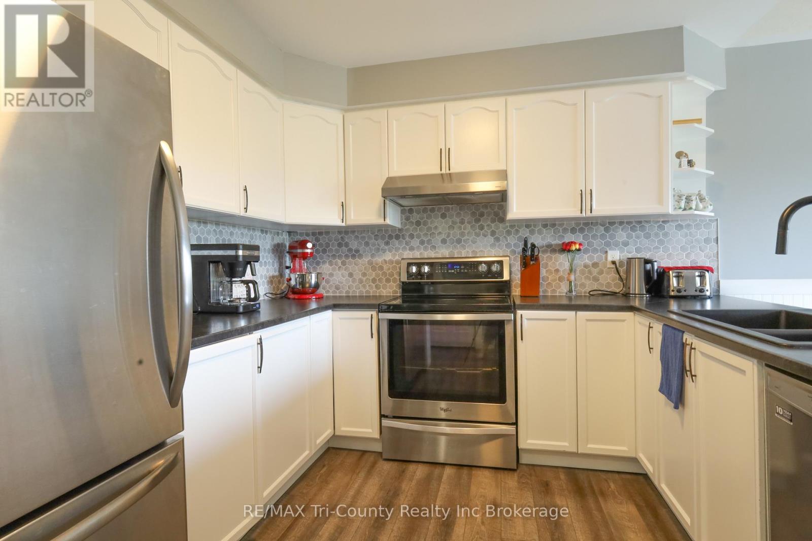 3-bedroom home for sale at 25 HERFORD STREET, Tillsonburg ON · photo 6 of 35
