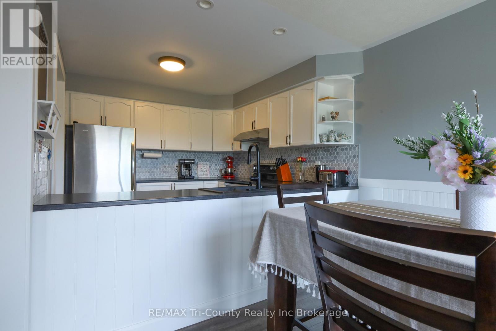 3-bedroom home for sale at 25 HERFORD STREET, Tillsonburg ON · photo 8 of 35