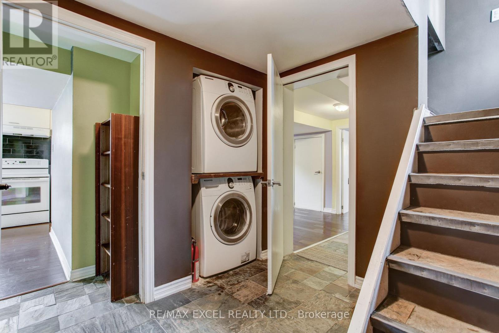 35 URBANDALE AVENUE - 21