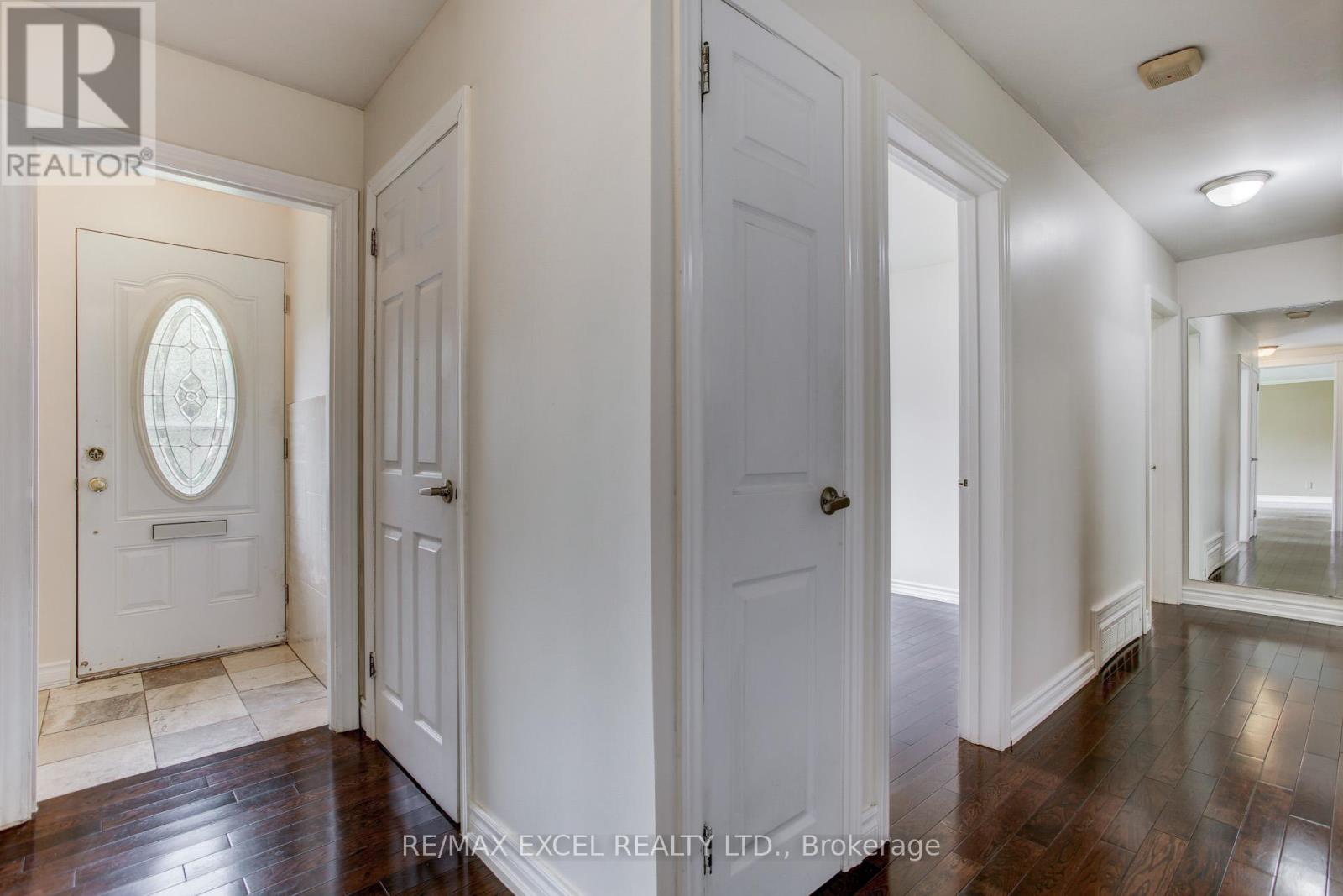 35 URBANDALE AVENUE - 17