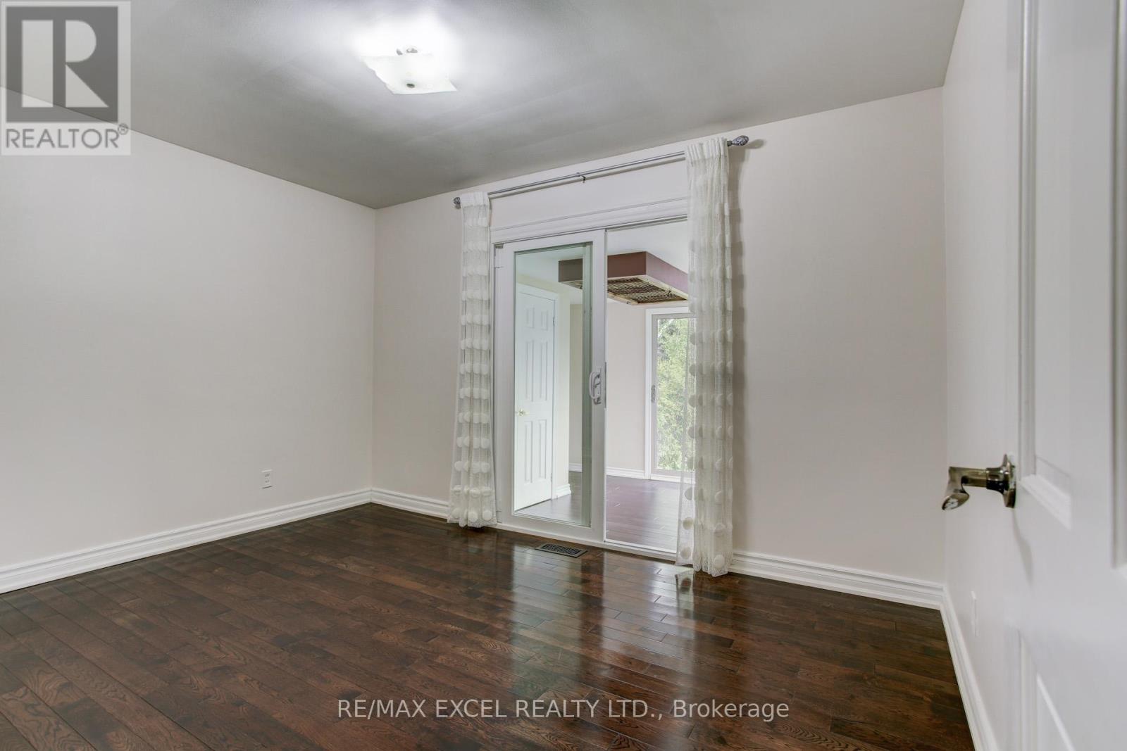 35 URBANDALE AVENUE - 11