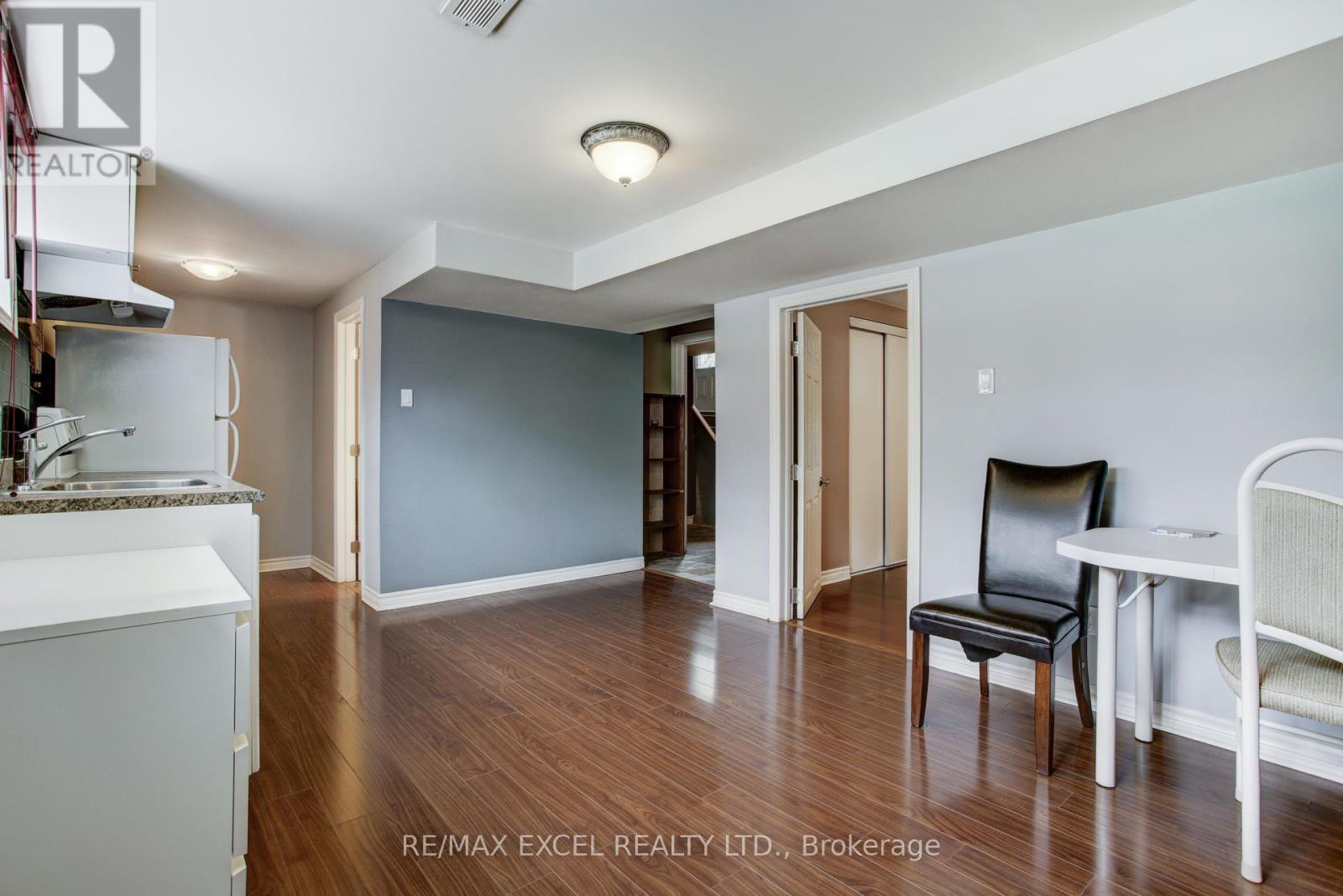 35 URBANDALE AVENUE - 22