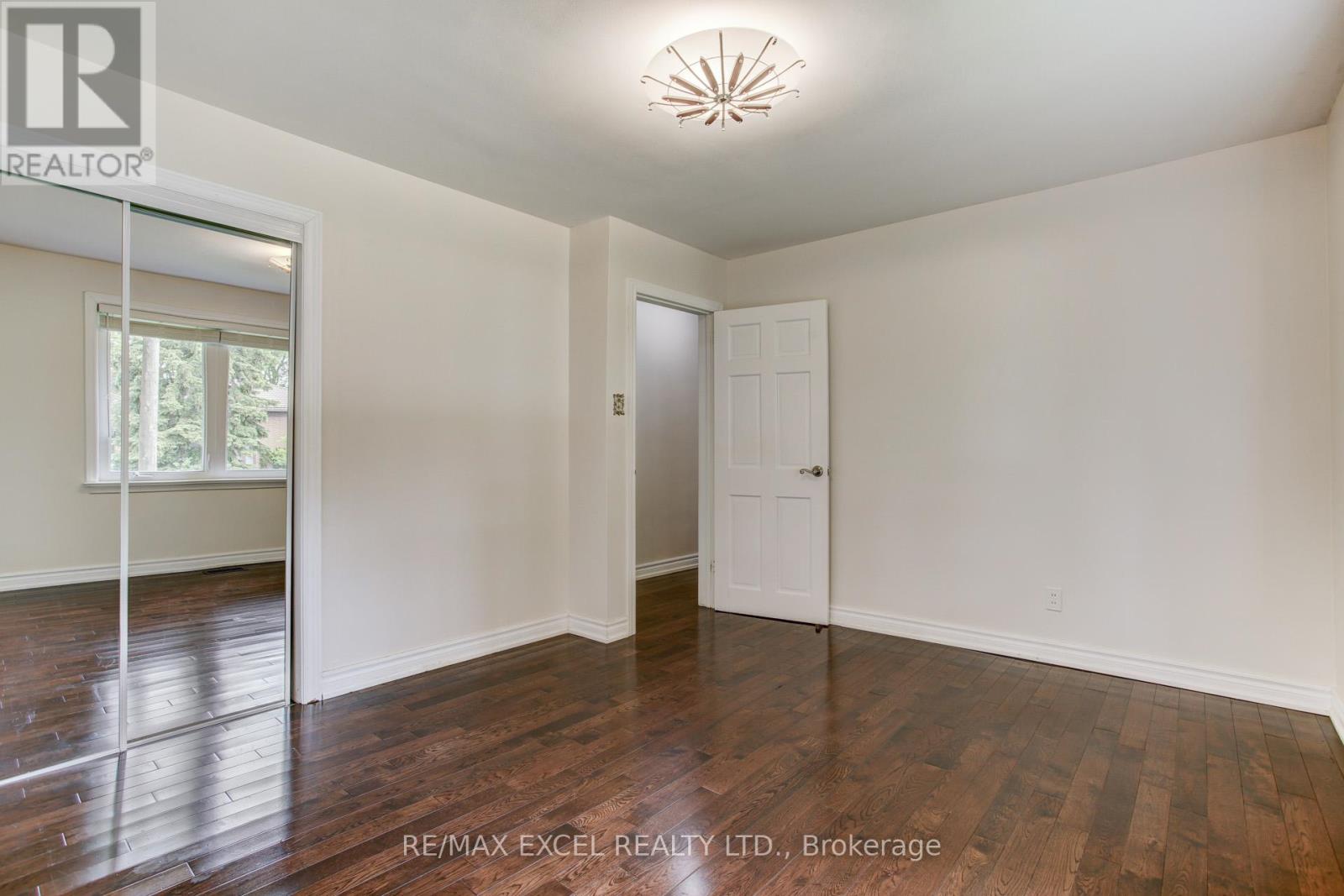 35 URBANDALE AVENUE - 13
