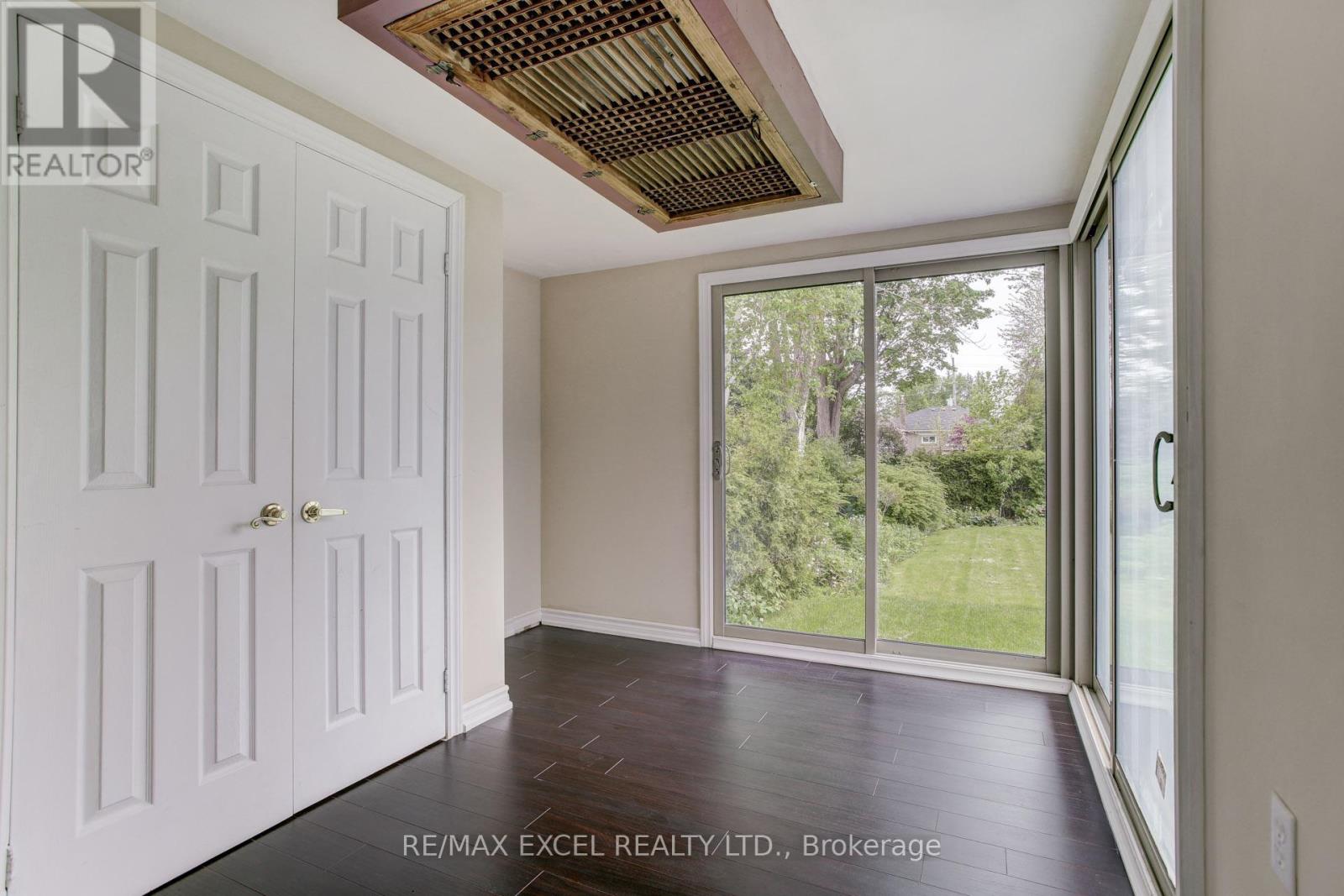 35 URBANDALE AVENUE - 12