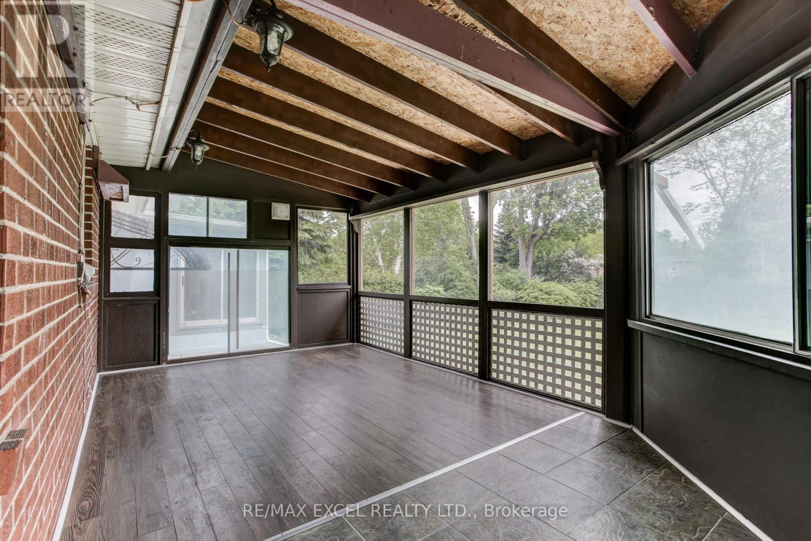 35 URBANDALE AVENUE - 19
