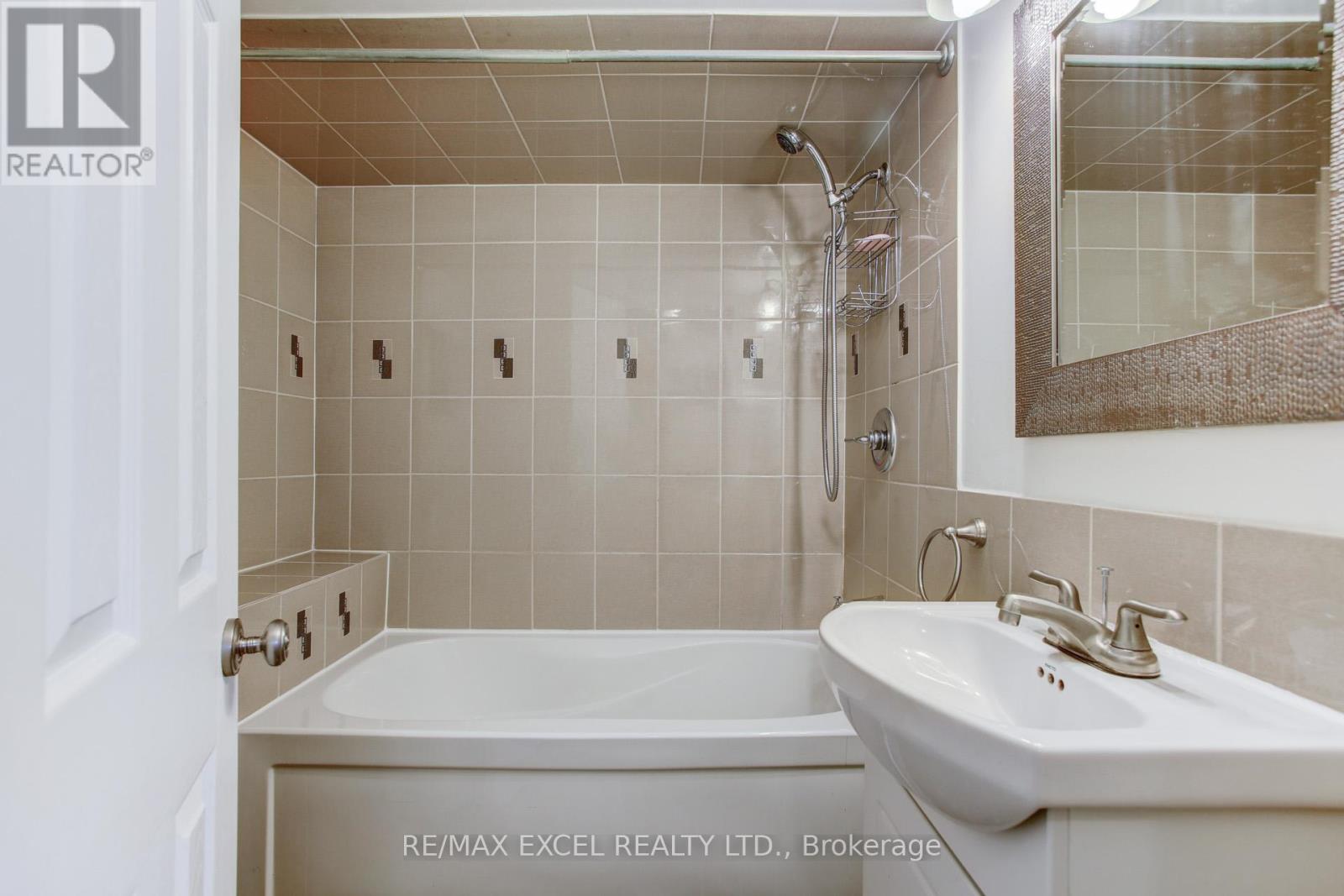 35 URBANDALE AVENUE - 25