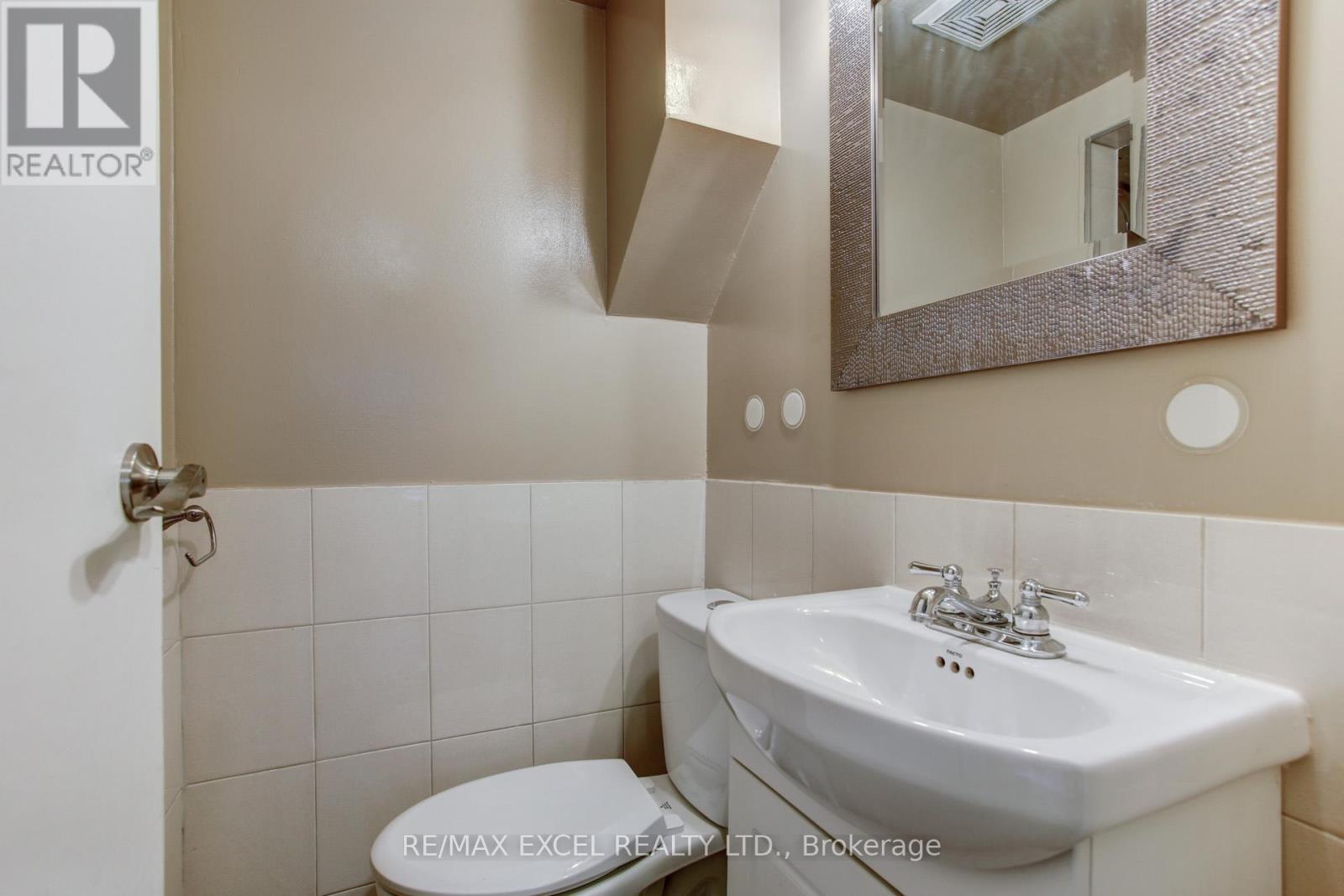 35 URBANDALE AVENUE - 28