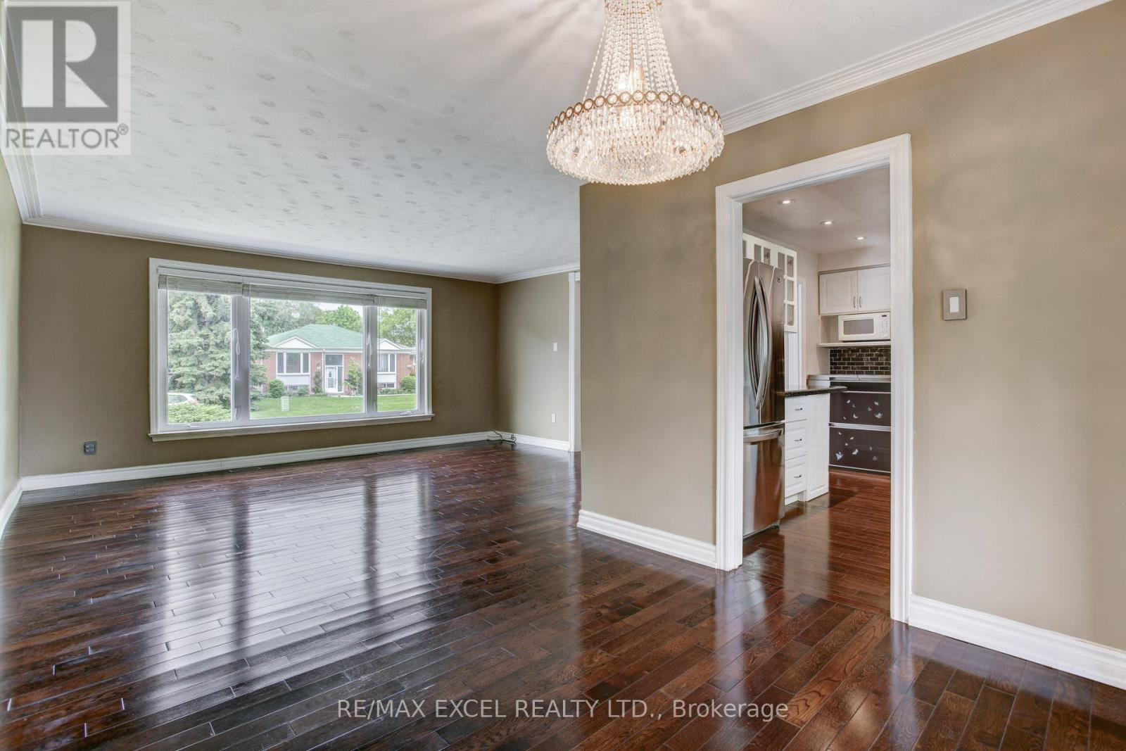 35 URBANDALE AVENUE - 6