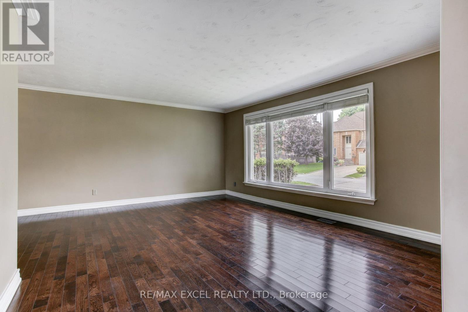 35 URBANDALE AVENUE - 3