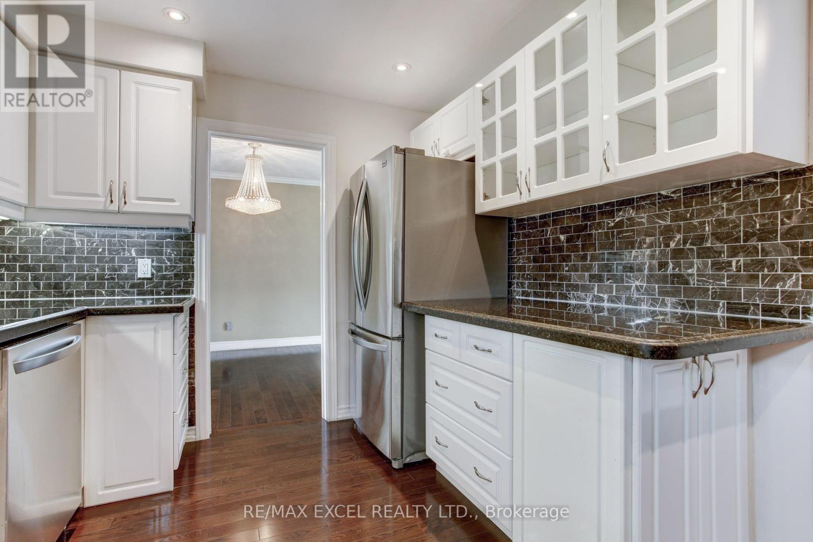 35 URBANDALE AVENUE - 8