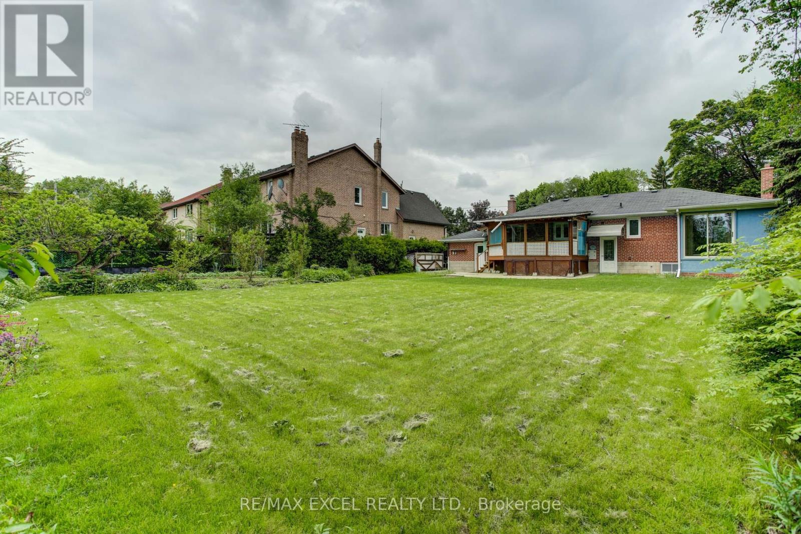 35 URBANDALE AVENUE - 29