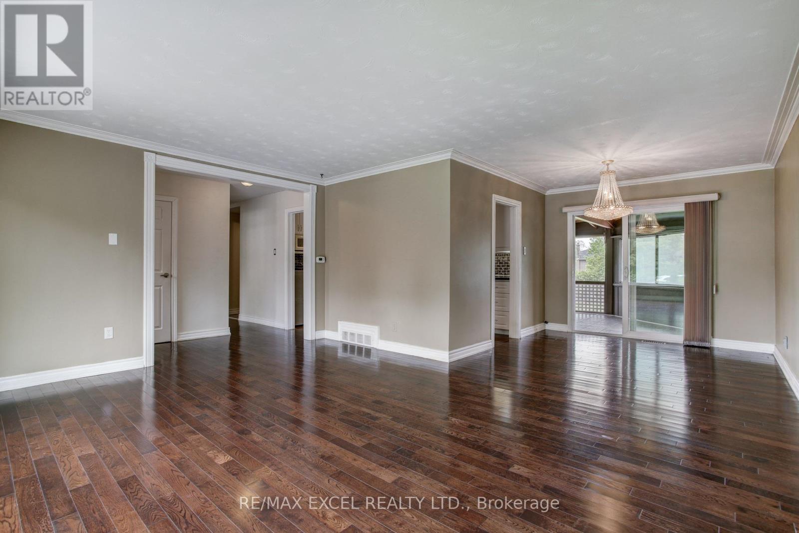 35 URBANDALE AVENUE - 4